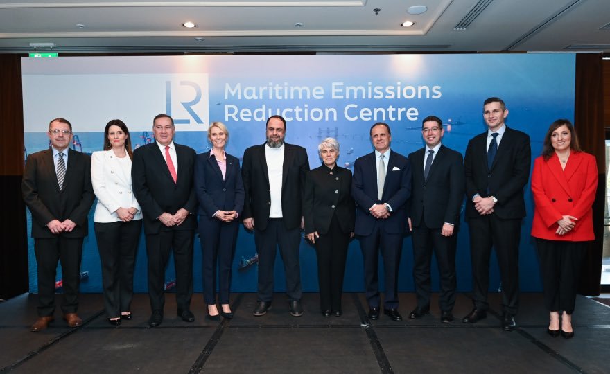 o-lloyds-register-kai-5-kolossoi-ths-ellhnikhs-naytilias-idryoyn-sthn-a8hna-naytiliako-kentro-meiwshs-ekpompwn-aeriwn-rypwn