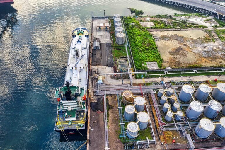 Port infrastructure supporting the transition to green maritime fuels